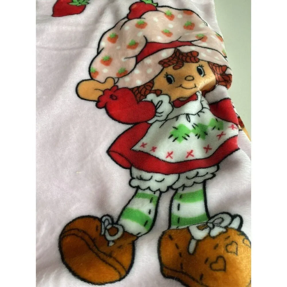 Strawberry Shortcake 50 X 70” Soft‎ Plush Throw Blanket Retro Classic NEW